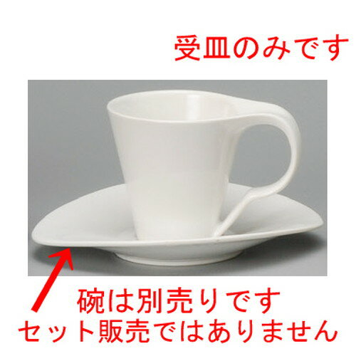 [商品名]　モデルホワイトコーヒー受皿[素材]　陶磁器[寸法]　[ 175 x 147 x 25mm ] お店からご自宅まで、季節を問わず、様々なシーンでご利用いただける商品です。[ 175 x 147 x 25mm ]メーカーからの取り寄せ商品の為、納期まで1週間前後かかります。あらかじめご了承ください。商品によっては手造りのため、写真と色・かたちが若干異なることがございます。われものですので丁重に梱包させていただいておりますが、ご質問などございましたらお気軽にお問い合わせください。ご注文に関する注意事項は 【こちら】ご購入前にご確認ください。 &nbsp;&nbsp;&nbsp; ミラノ反型カプチーノ碗 [85 x 65mm・200cc] モデルブラックコーヒー受皿 [175 x 147 x 25mm] モデルブラックコーヒー碗 [80 x 84mm・170cc] &nbsp;&nbsp;&nbsp; やよいコーヒー碗 [88 x 73mm・160cc] やよいコーヒー受皿 [152 x 22mm] モデルホワイトコーヒー碗 [80 x 84mm・170cc]