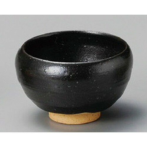 [商品名]　黒織部丸珍味鉢[素材]　陶磁器[寸法]　[ 90 x 55mm ] お店からご自宅まで、季節を問わず、様々なシーンでご利用いただける商品です。[ 90 x 55mm ]メーカーからの取り寄せ商品の為、納期まで1週間前後かかります。あらかじめご了承ください。商品によっては手造りのため、写真と色・かたちが若干異なることがございます。われものですので丁重に梱包させていただいておりますが、ご質問などございましたらお気軽にお問い合わせください。ご注文に関する注意事項は 【こちら】ご購入前にご確認ください。 &nbsp;&nbsp;&nbsp; 黒結晶筆散し3.0小付 [87 x 36mm] 黒剣先ゆり鉢 [73 x 62mm] 黒織部括り手四方押 [95 x 60mm] &nbsp;&nbsp;&nbsp; 黒水晶小付 [83 x 57mm] 黒織部多用途小付 [98 x 107 x 48mm] 黒織部多用途小鉢 [120 x 110 x 60mm]