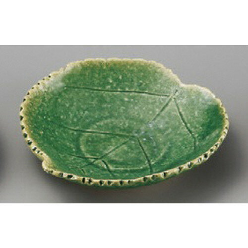 [商品名]　織部木の葉皿[素材]　陶磁器[寸法]　[ 100 x 100 x 22mm ] お店からご自宅まで、季節を問わず、様々なシーンでご利用いただける商品です。[ 100 x 100 x 22mm ]メーカーからの取り寄せ商品の為、納期まで1週間前後かかります。あらかじめご了承ください。商品によっては手造りのため、写真と色・かたちが若干異なることがございます。われものですので丁重に梱包させていただいておりますが、ご質問などございましたらお気軽にお問い合わせください。ご注文に関する注意事項は 【こちら】ご購入前にご確認ください。 &nbsp;&nbsp;&nbsp; 織部草花三ツ足小皿 [107 x 100 x 32mm] 織部菱紋 黄片押し丸小皿 [110 x 105 x 23mm] 織部変形リム丸皿ミニ [95 x 20mm] &nbsp;&nbsp;&nbsp; 新粉引ひねり小皿 [90 x 25mm] 新めばえ角小皿 [115 x 115 x 25mm] 信楽3.3小皿 [100 x 25mm]