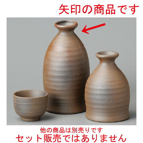 [商品名]　焼締大徳利[素材]　陶磁器[寸法]　[ 68 x 132mm・320cc ] お店からご自宅まで、季節を問わず、様々なシーンでご利用いただける商品です。[ 68 x 132mm・320cc ]メーカーからの取り寄せ商品の為、納期まで1週間前後かかります。あらかじめご了承ください。商品によっては手造りのため、写真と色・かたちが若干異なることがございます。われものですので丁重に梱包させていただいておりますが、ご質問などございましたらお気軽にお問い合わせください。ご注文に関する注意事項は 【こちら】ご購入前にご確認ください。 &nbsp;&nbsp;&nbsp; 松絵徳利 [70 x 120mm・150cc] 松絵盃 [52 x 35mm・20cc] 焼締小徳利 [68 x 100mm・190cc] &nbsp;&nbsp;&nbsp; 祥端花小徳利 [170cc] 祥端花ぐい呑 [52 x 40mm] 焼締盃 [50 x 40mm]