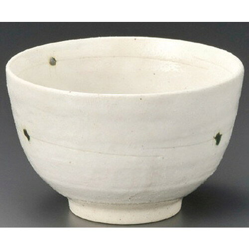 [商品名]　涼華多盛碗[素材]　陶磁器[寸法]　[ 115 x 72mm ] お店からご自宅まで、季節を問わず、様々なシーンでご利用いただける商品です。[ 115 x 72mm ]メーカーからの取り寄せ商品の為、納期まで1週間前後かかります。あらかじめご了承ください。商品によっては手造りのため、写真と色・かたちが若干異なることがございます。われものですので丁重に梱包させていただいておりますが、ご質問などございましたらお気軽にお問い合わせください。ご注文に関する注意事項は 【こちら】ご購入前にご確認ください。 &nbsp;&nbsp;&nbsp; 利休天目4.0丼 [130 x 82mm] 梨地黒多用丼 [117 x 82mm] 梨地白多用丼 [117 x 82mm] &nbsp;&nbsp;&nbsp; 渕サビ粉引小丼 [125 x 70mm] 練色4.5小鉢丼 [135 x 75mm] 涼風飯丼 [137 x 78mm]