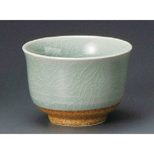 [商品名]　青磁反煎茶[素材]　陶磁器[寸法]　[ 85 x 60mm・150cc ] お店からご自宅まで、季節を問わず、様々なシーンでご利用いただける商品です。[ 85 x 60mm・150cc ]メーカーからの取り寄せ商品の為、納期まで1週間前後かかります。あらかじめご了承ください。商品によっては手造りのため、写真と色・かたちが若干異なることがございます。われものですので丁重に梱包させていただいておりますが、ご質問などございましたらお気軽にお問い合わせください。ご注文に関する注意事項は 【こちら】ご購入前にご確認ください。 &nbsp;&nbsp;&nbsp; 青磁スタック千茶 [90 x 60mm・190cc] 青磁つゆ草反千茶 [75 x 60mm・130cc] 青磁貫入深千茶（黒点あり） [80 x 67mm・160cc] &nbsp;&nbsp;&nbsp; 赤絵汲出し [100 x 75mm] 青釉大千茶 [100 x 64mm] 青磁六兵衛渕千段煎茶 [80 x 53mm]