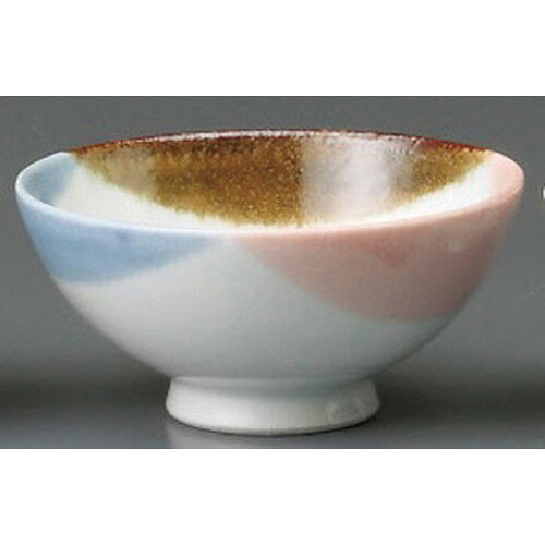 [商品名]　三色ヌリ分大平[素材]　陶磁器[寸法]　[ 127 x 63mm ] お店からご自宅まで、季節を問わず、様々なシーンでご利用いただける商品です。[ 127 x 63mm ] 強化メーカーからの取り寄せ商品の為、納期まで1週間前後かかります。あらかじめご了承ください。商品によっては手造りのため、写真と色・かたちが若干異なることがございます。われものですので丁重に梱包させていただいておりますが、ご質問などございましたらお気軽にお問い合わせください。ご注文に関する注意事項は 【こちら】ご購入前にご確認ください。 &nbsp;&nbsp;&nbsp; 錆点赤格子大平 [125 x 50mm] 錆点赤格子中平 [115 x 50mm] 錆唐草波型飯碗 [120 x 70mm] &nbsp;&nbsp;&nbsp; 三色十草中平 [120 x 58mm] 三色十草大平 [130 x 62mm] 三色ヌリ分中平 [116 x 58mm]