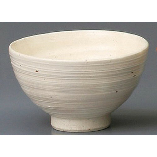 [商品名]　白うるし飯碗[素材]　陶磁器[寸法]　[ 112 x 68mm ] お店からご自宅まで、季節を問わず、様々なシーンでご利用いただける商品です。[ 112 x 68mm ]メーカーからの取り寄せ商品の為、納期まで1週間前後かかります。あらかじめご了承ください。商品によっては手造りのため、写真と色・かたちが若干異なることがございます。われものですので丁重に梱包させていただいておりますが、ご質問などございましたらお気軽にお問い合わせください。ご注文に関する注意事項は 【こちら】ご購入前にご確認ください。 &nbsp;&nbsp;&nbsp; 濃牡丹中平 [115 x 50mm] 梅祥瑞厚口大平 [132 x 60mm] 白いらぼ六兵衛中平 [117 x 55mm] &nbsp;&nbsp;&nbsp; 白刷毛4.5飯丼 [140 x 60mm] 白雲大平 [120 x 60mm] 白たたきお好み碗 [120 x 68mm]