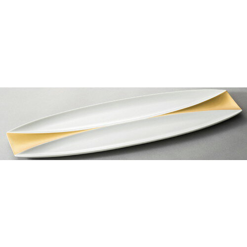 [商品名]　ゴールドマイカツインリーフプレート[素材]　陶磁器[寸法]　[ 45.6 x 14.8 x 1.2mm ] お店からご自宅まで、季節を問わず、様々なシーンでご利用いただける商品です。[ 45.6 x 14.8 x 1.2mm ]メーカーからの取り寄せ商品の為、納期まで1週間前後かかります。あらかじめご了承ください。商品によっては手造りのため、写真と色・かたちが若干異なることがございます。われものですので丁重に梱包させていただいておりますが、ご質問などございましたらお気軽にお問い合わせください。ご注文に関する注意事項は 【こちら】ご購入前にご確認ください。 &nbsp;&nbsp;&nbsp; キャロルホワイトオープン9吋ミート [236mm] クリームマットマルチトレー [89 x 89 x 33mm] クリーム水差し [103 x 81 x 177mm・820cc] &nbsp;&nbsp;&nbsp; コント29cm細プラター [290 x 155 x 27mm] コント27cm細プラター [270 x 145 x 26mm] ゴールドマイカトリプルリーフプレート [22.7 x 11.6 x 2.5mm]