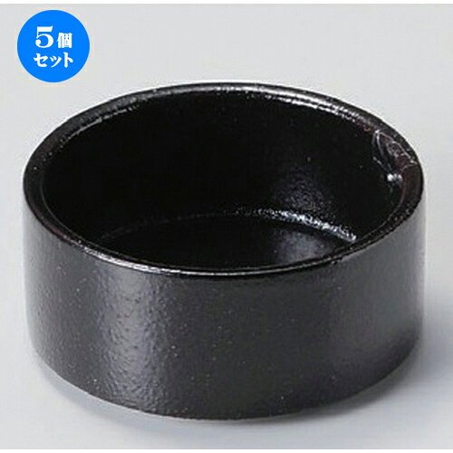 [商品名]　黒釉スタック小鉢 大[素材]　陶磁器[寸法]　[ 8.8 x 4cm 151g ]お店からご自宅まで、季節を問わず、様々なシーンでご利用いただける商品です。1個あたりの寸法 [ 8.8 x 4cm 151g ] 一部の商品はメーカーよりお取り寄せとなりますので、納期が前後することがございます。あらかじめご了承ください。商品によっては手造りのため、写真と色・かたちが若干異なることがございます。われものですので丁重に梱包させていただいておりますが、ご質問などございましたらお気軽にお問い合わせください。ご注文に関する注意事項は 【こちら】ご購入前にご確認ください。 ご注文に関する注意事項は 【こちら】ご購入前にご確認ください。 &nbsp;&nbsp;&nbsp; 乳白3.0小鉢[9.4×4.5]乳白3.5小鉢[10.8×5.1]黄瀬戸小鉢(小)[11×4.3] &nbsp;&nbsp;&nbsp; 粉引釉スタック小鉢 大[8.8×4]外錆豆スリ2.8小鉢[8.5×3.8]黒釉スタック小鉢 小[8.1×3.2]