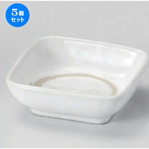 [商品名]　白釉丸抜豆千代久[素材]　陶磁器[寸法]　[ 8 x 8 x 2.6cm 111g ]お店からご自宅まで、季節を問わず、様々なシーンでご利用いただける商品です。1個あたりの寸法 [ 8 x 8 x 2.6cm 111g ] 一部の商品はメーカーよりお取り寄せとなりますので、納期が前後することがございます。あらかじめご了承ください。商品によっては手造りのため、写真と色・かたちが若干異なることがございます。われものですので丁重に梱包させていただいておりますが、ご質問などございましたらお気軽にお問い合わせください。ご注文に関する注意事項は 【こちら】ご購入前にご確認ください。 ご注文に関する注意事項は 【こちら】ご購入前にご確認ください。 &nbsp;&nbsp;&nbsp; 七宝つなぎ角小付[8×8×4(110)]花菱角小付[8×8×4(110)]格子市松角小付[8×8×4(110)] &nbsp;&nbsp;&nbsp; 呉須流し八角小付[8×7.7×3.4]黒茶吹八角小付[8×7.7×3.4]黒結晶角小付[8×8×4(110)]