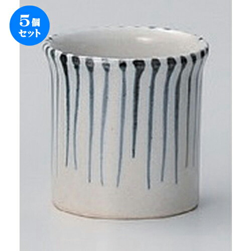 [商品名]　ゴス十草大グイ呑[素材]　陶磁器[寸法]　[ 5.8 x 6cm (95cc) 85g ]お店からご自宅まで、季節を問わず、様々なシーンでご利用いただける商品です。1個あたりの寸法 [ 5.8 x 6cm (95cc) 85g ] 土物 一部の商品はメーカーよりお取り寄せとなりますので、納期が前後することがございます。あらかじめご了承ください。商品によっては手造りのため、写真と色・かたちが若干異なることがございます。われものですので丁重に梱包させていただいておりますが、ご質問などございましたらお気軽にお問い合わせください。ご注文に関する注意事項は 【こちら】ご購入前にご確認ください。 ご注文に関する注意事項は 【こちら】ご購入前にご確認ください。 &nbsp;&nbsp;&nbsp; 焼〆丸紋大ぐい呑[7×7(180)]焼〆白刷毛ぐい呑[6.8×4.5(55)]黒土十草彫大ぐい呑[5.8×6(95)] &nbsp;&nbsp;&nbsp; 三色吹腰丸形むし碗(小)(118-09)[6.5×7.1(120)]茶十草大ぐい呑[6.6×5.5(100)]粉引ぐい呑[6.8×4.5(55)]