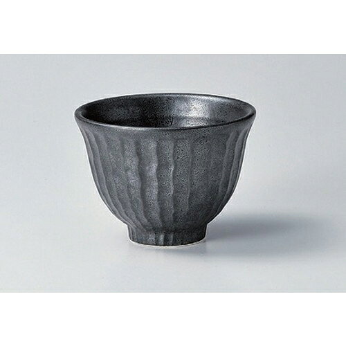 [商品名]　結晶黒ソギ4.0丼[素材]　陶磁器[寸法]　[ 12 x 8.8cm 290g ]お店からご自宅まで、季節を問わず、様々なシーンでご利用いただける商品です。[ 12 x 8.8cm 290g ] 一部の商品はメーカーよりお取り寄せとなりますので、納期が前後することがございます。あらかじめご了承ください。商品によっては手造りのため、写真と色・かたちが若干異なることがございます。われものですので丁重に梱包させていただいておりますが、ご質問などございましたらお気軽にお問い合わせください。ご注文に関する注意事項は 【こちら】ご購入前にご確認ください。 &nbsp;&nbsp;&nbsp; 飛影3.8多用丼[12×6.5]ドット(ブルー)茶漬碗[13×7.5]ドット(ピンク)茶漬碗[13×7.5] &nbsp;&nbsp;&nbsp; 赤濃山茶花ミニ丼[11.3×8.5]ジャパネスク高台丼大[19×10.5]織部備前反茶碗[11.5×7.5]