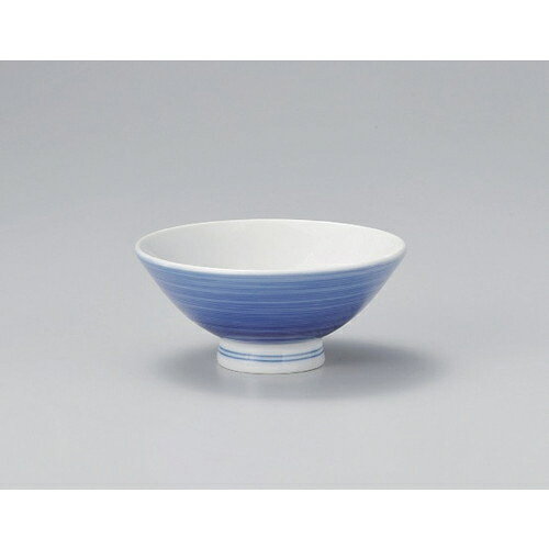 [商品名]　厚口刷毛目中平[素材]　陶磁器[寸法]　[ 12.3 x 5.5cm 157g ]お店からご自宅まで、季節を問わず、様々なシーンでご利用いただける商品です。[ 12.3 x 5.5cm 157g ] 一部の商品はメーカーよりお取り寄せとなりますので、納期が前後することがございます。あらかじめご了承ください。商品によっては手造りのため、写真と色・かたちが若干異なることがございます。われものですので丁重に梱包させていただいておりますが、ご質問などございましたらお気軽にお問い合わせください。ご注文に関する注意事項は 【こちら】ご購入前にご確認ください。 &nbsp;&nbsp;&nbsp; 厚口二色筋中平[12.3×5.5]厚口二色筋大平[13.3×5.8]厚口二色筋毛料[14.3×6.5] &nbsp;&nbsp;&nbsp; 立枠反千茶[9×6(190)]厚口刷毛目毛料[14×6.5]厚口刷毛目大平[13.3×5.8]