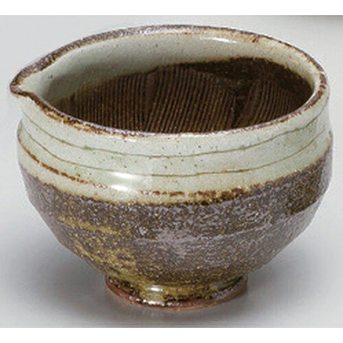 [商品名]　泥クシ彫リ三.五寸丸片口すり鉢[素材]　陶磁器[寸法]　[ 10 x 7cm 236g ]お店からご自宅まで、季節を問わず、様々なシーンでご利用いただける商品です。[ 10 x 7cm 236g ] 土物 一部の商品はメーカーよりお取り寄せとなりますので、納期が前後することがございます。あらかじめご了承ください。商品によっては手造りのため、写真と色・かたちが若干異なることがございます。われものですので丁重に梱包させていただいておりますが、ご質問などございましたらお気軽にお問い合わせください。ご注文に関する注意事項は 【こちら】ご購入前にご確認ください。