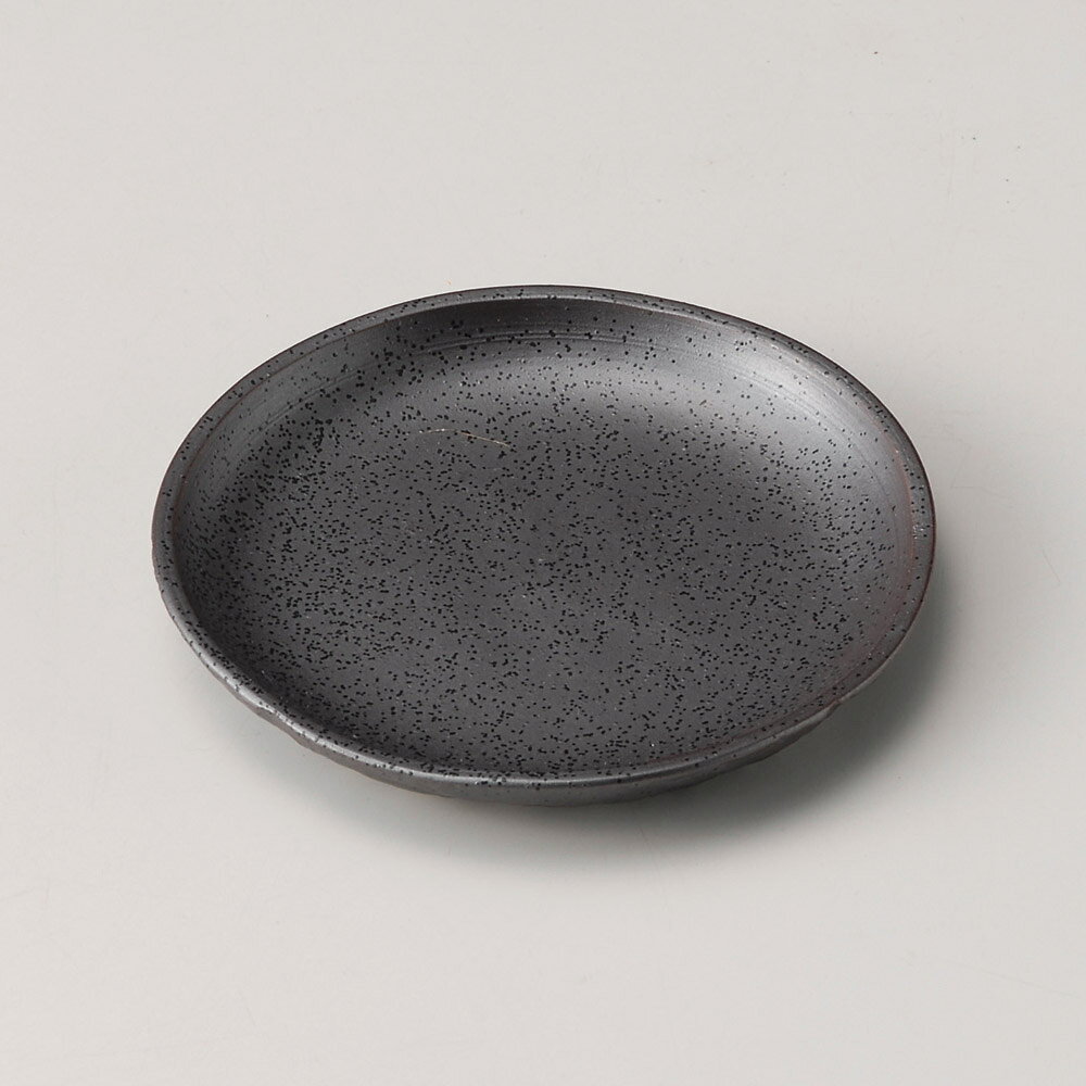 黒釉変型丸皿