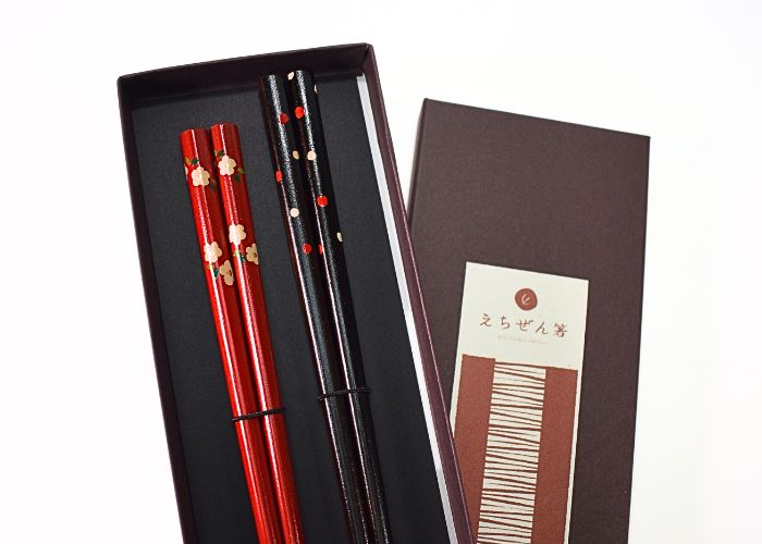 越前漆器　えちぜん箸胴張　黒拭き漆(水玉)&赤拭き漆(花)　夫婦箸（化粧箱入り）
