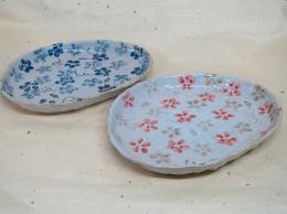 【ギフト/贈答品】【母の日　誕生日】【亜福窯】　三角大皿　藍花/赤彩花　＊藍花か赤彩花のいずれかをお選び下さい。