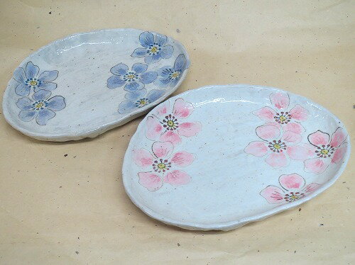 【ギフト/贈答品】【母の日　誕生日】【亜福窯】　粉引彩花三角大皿　ピンク/紫＊ピンクか紫のいずれかをお選び下さい。