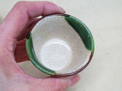 せともんやの【プレゼント/贈答品】【加藤景陶】【父の日】【母の日】　織部つばめぐい吞｜アングル3