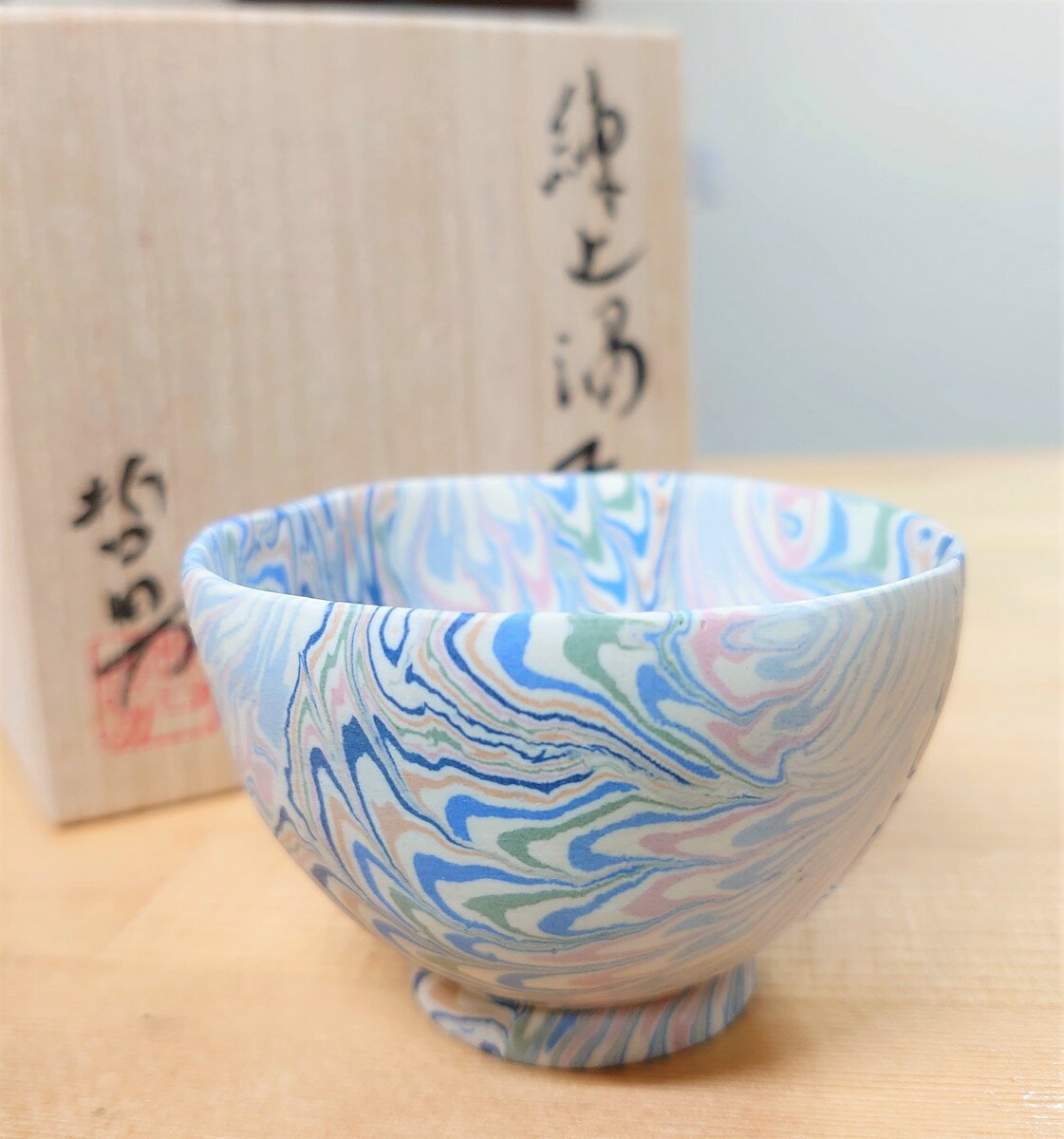 【送料無料】【ギフト/贈答品】【父の日　誕生日】【現品限り】【更紗窯　長江哲男】練込ぐい呑　木箱入り12