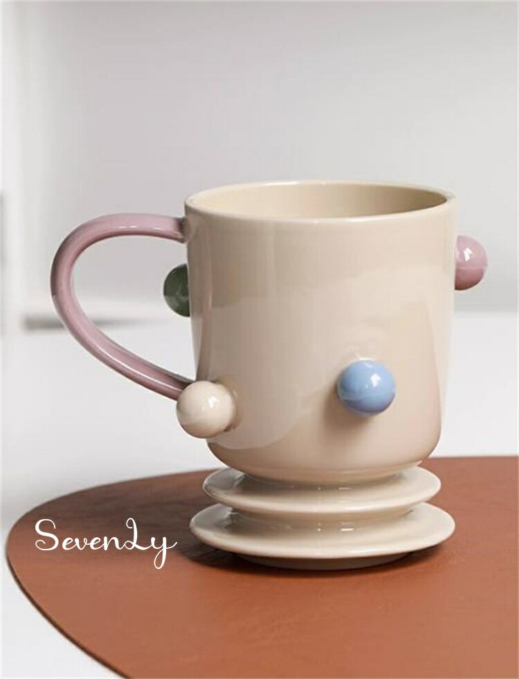 SevenLy 可愛い立体ボールデコレーションが特徴的なマグカップ 陶磁器製で丈夫で使いやすく 8.6cm口径×..