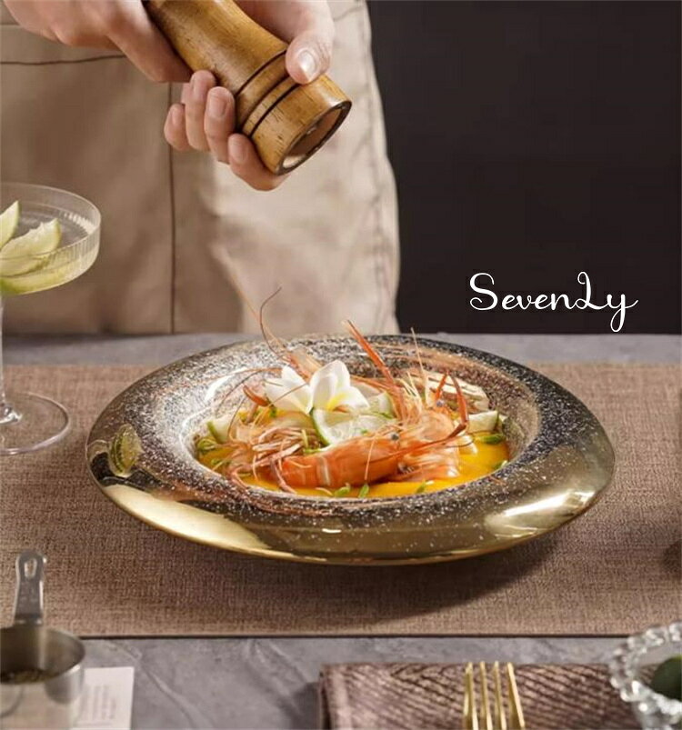 Rakuten - SevenLy ラグジュアリー感漂う 陶磁器食器 20/25cmプレート 高温処理で丈夫で長持ち カフェ・家庭でのオシャレ盛り付けに モダンテーブルに映えるデザイン
