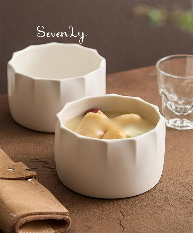 SevenLy 4.9インチサイズの白磁製ボウル 滑らかな表面仕上げと程よい重量感で、手に持った時の心地よさ..