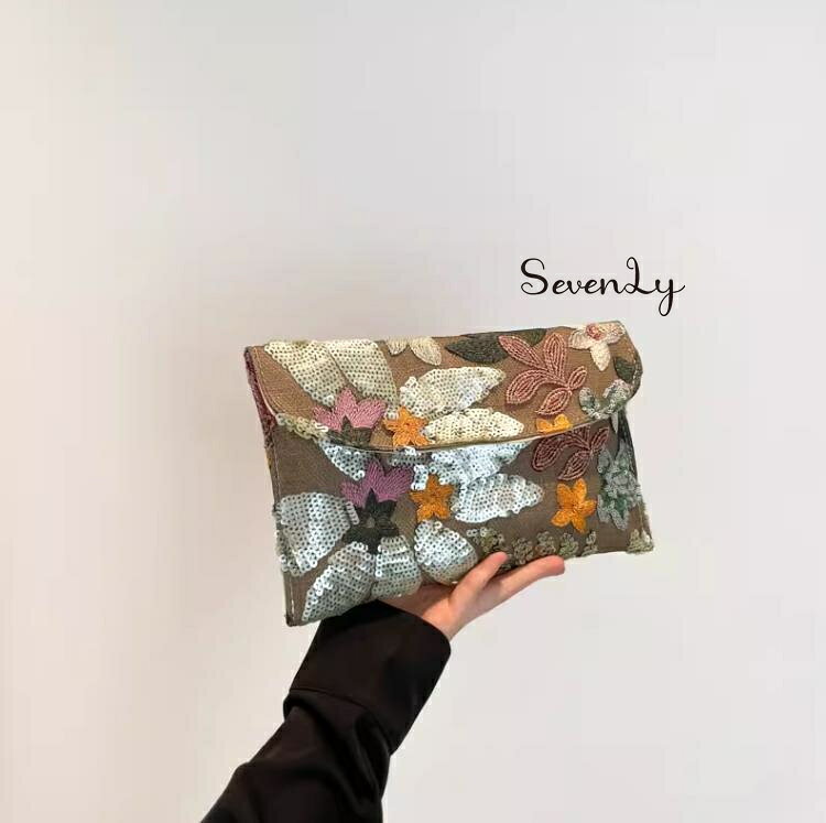 Rakuten - SevenLy ふんわり軽いビーズ刺繍クラッチバッグ 女性の上品なイブニングパーティーコレクション フラワーモチーフ文芸スタイルリストポーチ 新デザイン 3トーン対応 90g超軽量