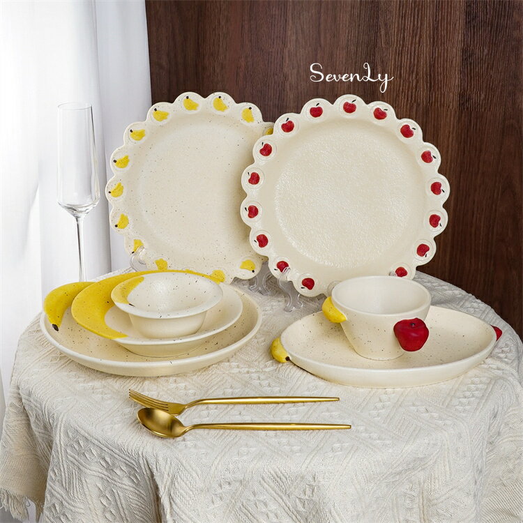 和モダンデザインの朝食プレート