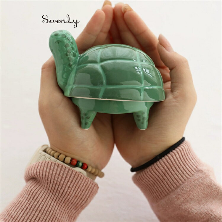 Rakuten - SevenLy 亀モチーフの陶器手描きボックス インテリアアクセントとジュエリー収納が一つになった楽しいアイテム