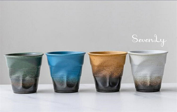 Rakuten - SevenLy 独自のシボ加工を施したクラフト感あふれる陶磁器マグ 高温焼成によるマットな質感が 飲料本来の味わいを引き立てます 粗陶特有の保温性と適度な重みが持ちやすさを実現 200mlのコンパクト設計で収納も楽々 カラーは全4色ご用意
