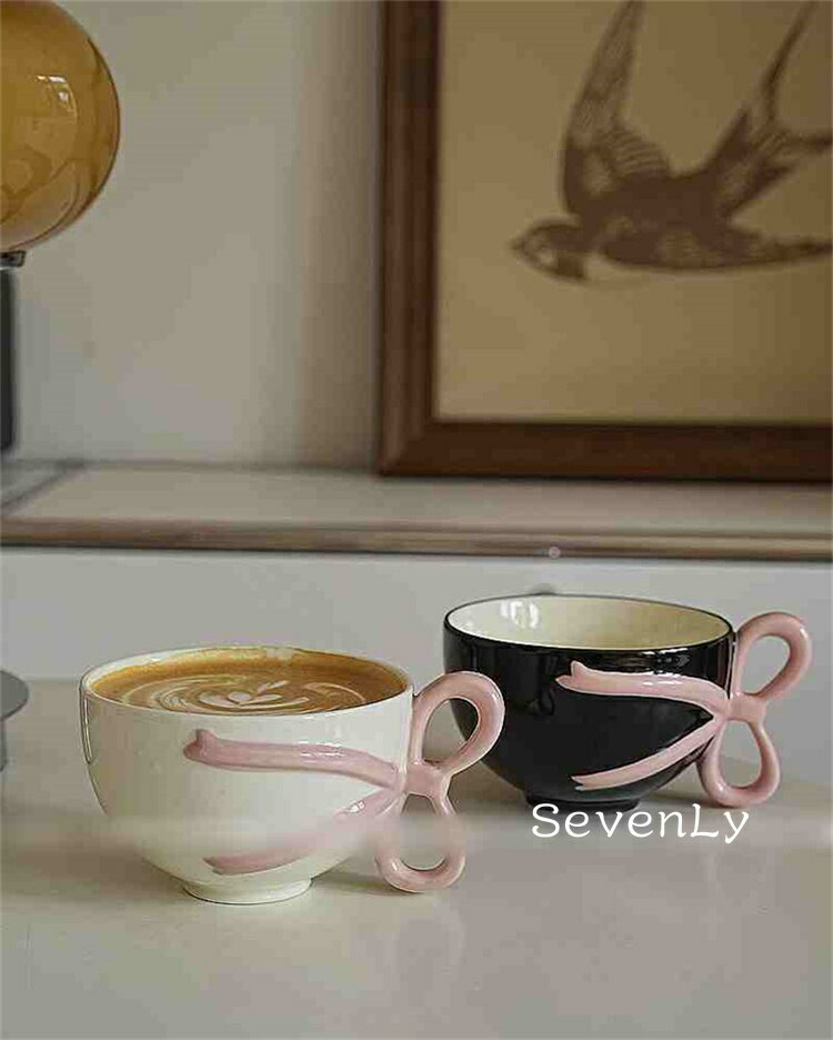 SevenLy 350ml マグカップ 蝶々結び立体ディテール ふっくらとしたフォルムで持ちやすい 陶磁器製で温..