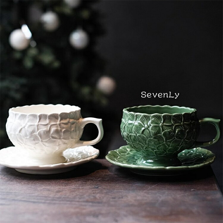 SevenLy 繊細な花柄が浮かぶ陶磁器製マグカップとソーサー 2色対応の釉薬下彩仕様で 長く使えるシンプ..
