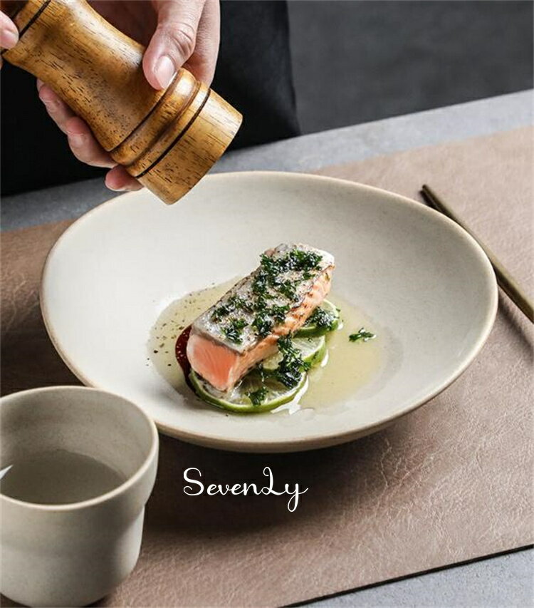 Rakuten - SevenLy レストラン風の素焼き陶器プレートですつば広のデザインがスタイリッシュで 310ml/650ml から選べますスープパスタサラダなど洋食にぴったりで毎日の食卓を本格的なレストランのように彩ってくれます