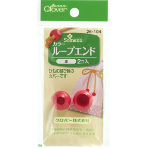 品番:26-104　ひもの結び目のカバーです。袋物のアクセントにも!豊富な種類と色数でカラーコーディネートが楽しめます。ひもの端を小さい穴から通し、結び目を作ります。引き戻すようにして結び目を引っ張ります。●種類・内容　2個入●パッケージサイズ　55×110×17mm#ニット男子#男性手芸・キーワード：手芸 パッチワーク 裁縫 ソーイング 補修●カラーループエンド　15mm　白 ひも止め ストッパー コードストッパー 便利グッズ ハンドメイド 裁縫 補修 手芸道具 クロバー　26-101●カラーループエンド　15mm　黄 ひも止め ストッパー コードストッパー 便利グッズ ハンドメイド 裁縫 補修 手芸道具 クロバー　26-102●カラーループエンド　15mm　ピンク ひも止め ストッパー コードストッパー 便利グッズ ハンドメイド 裁縫 補修 手芸道具 クロバー　26-103●カラーループエンド　15mm　スカイブルー ひも止め ストッパー コードストッパー 便利グッズ ハンドメイド 裁縫 補修 手芸道具 クロバー　26-105●カラーループエンド　15mm　紺 ひも止め ストッパー コードストッパー 便利グッズ ハンドメイド 裁縫 補修 手芸道具 クロバー　26-106●カラーループエンド　15mm　黒 ひも止め ストッパー コードストッパー 便利グッズ ハンドメイド 裁縫 補修 手芸道具 クロバー　26-107cd907031　