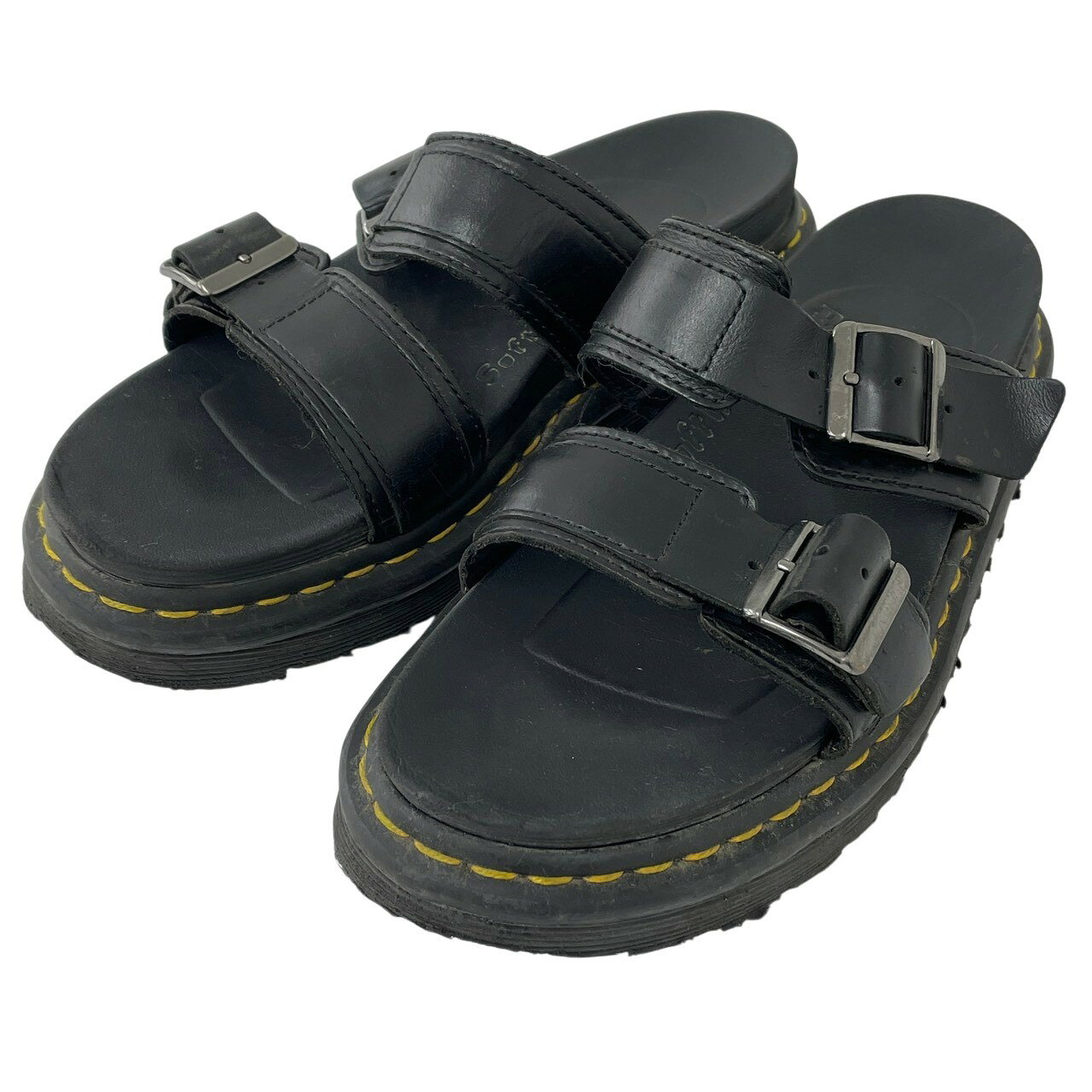 商品名 Dr.Martens/ドクターマーチン/MYLES/マイルズ/UK6/25cm/サンダル/レディース/ブラック/RS2773 管理番号 PDXEKYFUVBPS コンディション・サイズなど この商品の参考ランクは　中古B N 使用されていない未使用・新古品になります。 S 数回程度の使用品で、ほとんど使用感を感じない美品です。 SA 使用感があまりなく、全体的に綺麗な状態のお品です。 A 使用感は少しありますが、程度良好のお品です。 AB 多少使用感はありますが、通常の中古品の範囲内です。 B 使用感のあるお品ですが、通常の使用には差し支えありません。 C 少し難ありのお品です。場合によってはお直しが必要です。 ジャンク 難ありのお品です。お直しの必要があります。 【コンディション】 全体的な使用感はございますが、使用に差し支えるようなダメージは無く、通常の中古品の範囲です。まだまだ問題なくお使い頂けます。 サイズ　UK6 色　ブラック 甲幅　約11cm アウトソール全長　約28cm サイズ違いによる返品・交換は致しかねます。 取扱い店舗 エコライフ 夙川店 TEL：0798-31-5026 特定商取引法・問い合わせ等 会社名 株式会社エコスモ 運営統括責任者 尾山　亮 古物商許可証 大阪府公安委員会　第621130140227号 住所 兵庫県西宮市羽衣町7-30 夙川グリーンタウン1F 電話番号 0798-31-5026 メールアドレス eco_eco_eco_life@yahoo.co.jp カテゴリ：シューズ, レディースシューズ, サンダル