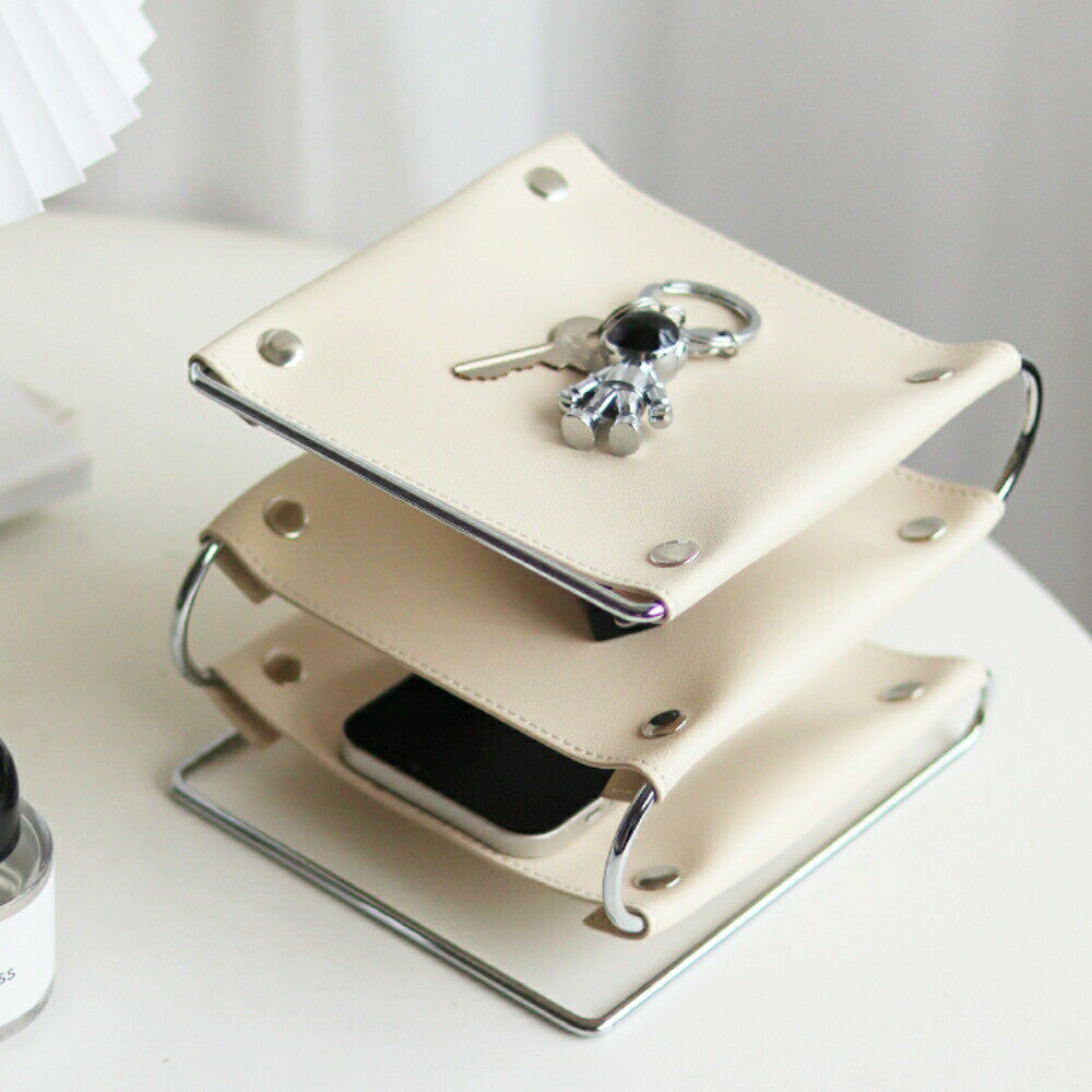 【最大2000円OFF】アクセサリートレイ レザー 合皮 3段ラック 整理トレー 小物収納 おしゃれ 北欧風 モダン インテリア デスク 玄関 ドレッサー 時計 鍵 スマホ 収納トレー 取り外し可 プレゼント ギフト シンプル 高級感