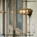 品番 BR-5019Z 商品名 Beach house-basic lamp(L) ビーチハウスベーシックランプ L　電球なし カラー ・BS (ブラス) ・SV (シルバー) 最大消費電力 40W×1 電球口金サイズ E26 重量 2.1kg スイッチ スイッチなし 材質 真鍮・ガラス 付属品 取扱説明書・保証書 商品紹介 船舶用照明に採用されている耐久性の高いパーツをそのまま製品化した「Beach house-basic lamp」。屋外環境にも耐える真鍮の堅牢さとレトロな雰囲気が機能美と存在感を放ちます。 設置の簡単な屋内専用タイプと屋内・屋外兼用タイプの2タイプをご用意しました。 備考 ※本製品はLED電球専用器具です。LED電球をご使用の場合は「密閉器具対応」の電球をお選びください。関連商品