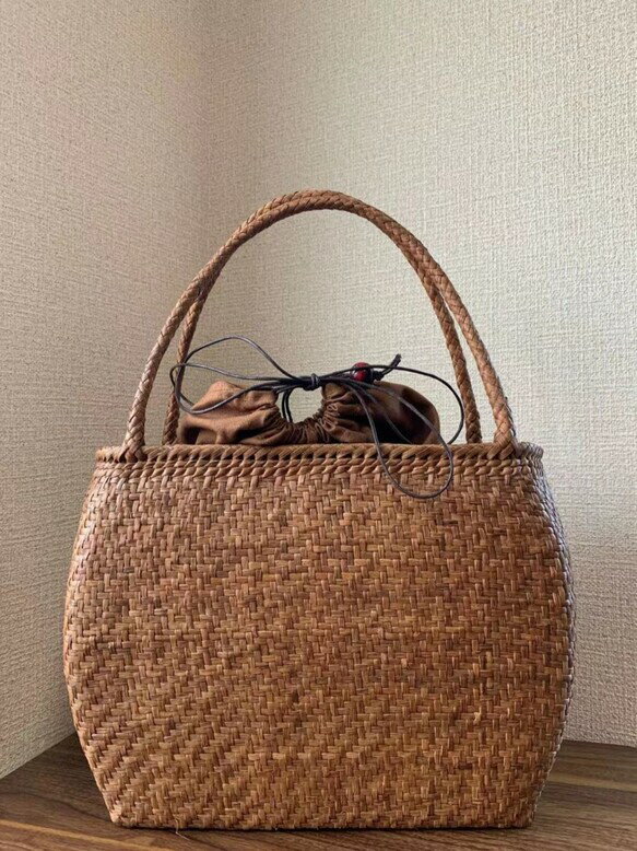山葡萄 山葡萄かごバッグ 手作り かごバッグ 網代編み 細いひご 巾着タイプ内布 レディースかごバッグ 夏バッグ トートバッグ おしゃれ 上品 自立 ファッション(約)幅35×本体高さ25.5×マチ13cm