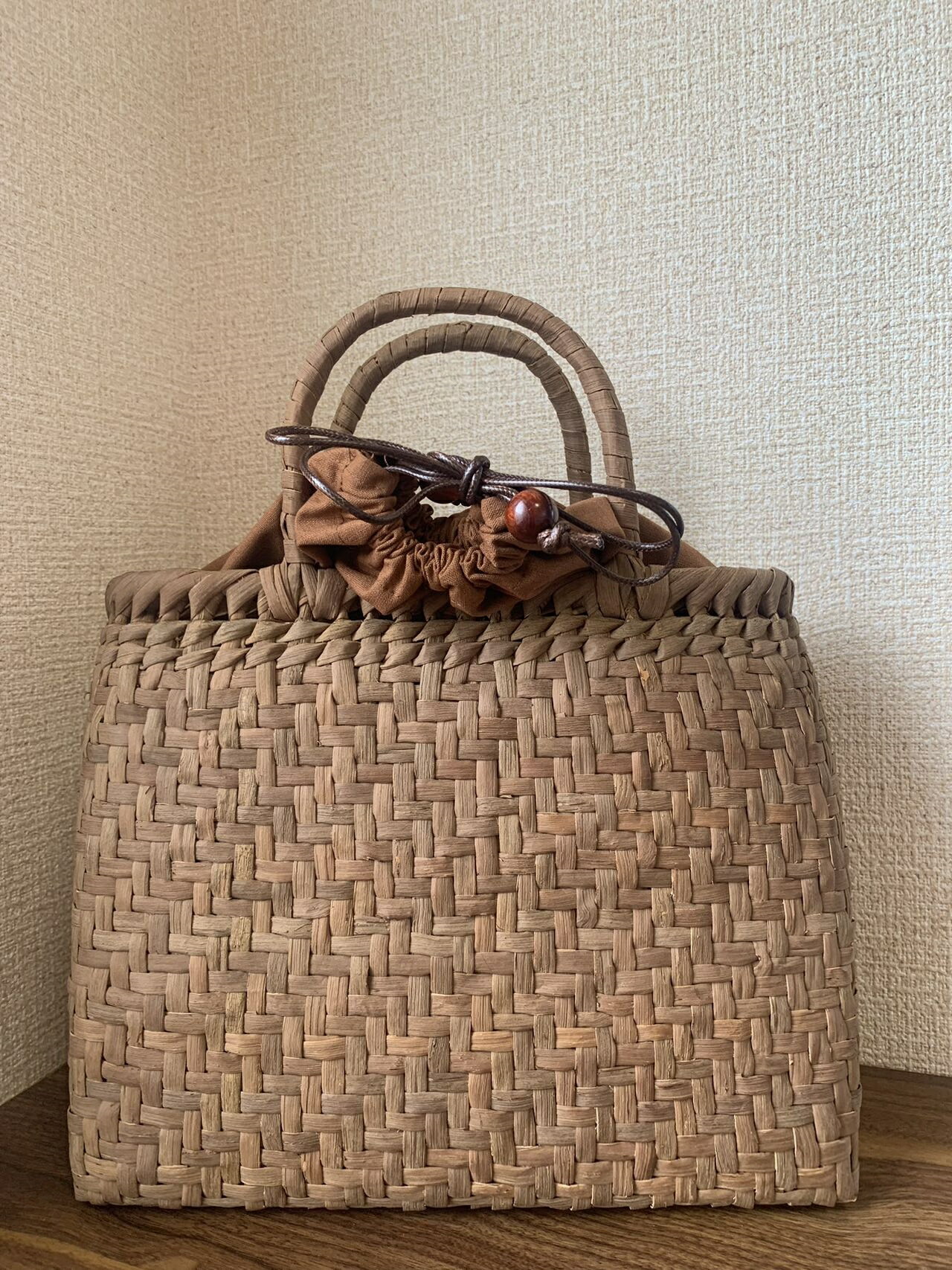 国産山葡萄蔓 手作り 山葡萄かごバッグ 網代編み 固定式持ち手 巾着タイプ内布 和服バッグ ゆかたバッグ レディースバッグ レディースかごバッグ 夏バッグ トートバッグ おしゃれ 上品 自立 ファッション(約)幅32×本体高さ24×マチ12cm