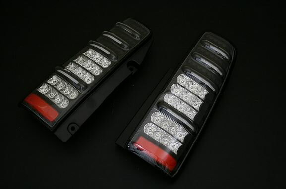 樂天商城 - JB23ジムニー サンダーLEDテール 【流れるウインカー・シーケンシャルタイプ】切り替えスイッチ付き ブラックリム