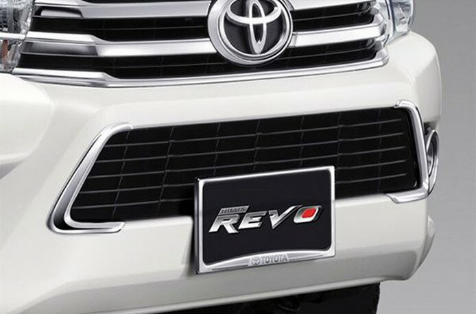 GUN125ハイラックス海外トヨタ純正ロアグリルガーニッシュ【クローム】