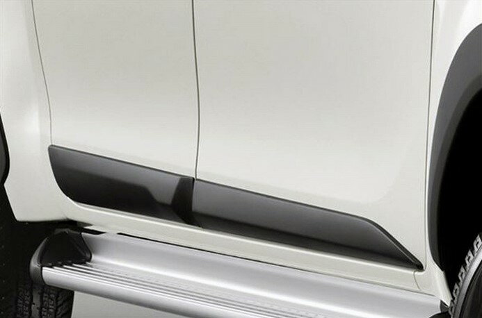 GUN125ハイラックス 海外タイトヨタ純正 ボディサイドモールディング【マットブラック】