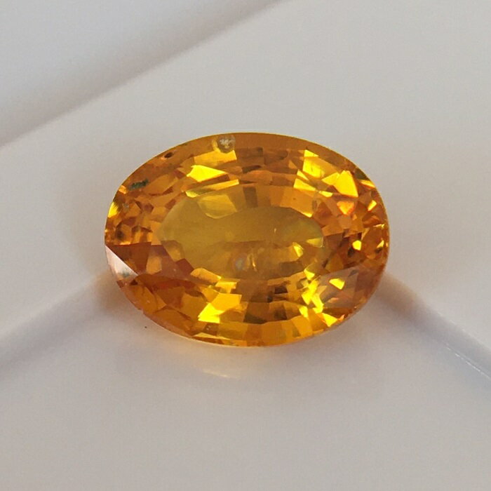 オレンジサファイア 1.36ct マダガスカル産 鑑別書付 ルース 新品 金 大粒 高級 セレブ 大自然 パワー ジュエリー加工におすすめ ネックレス リング 指輪 通常の加熱処理有 OR07