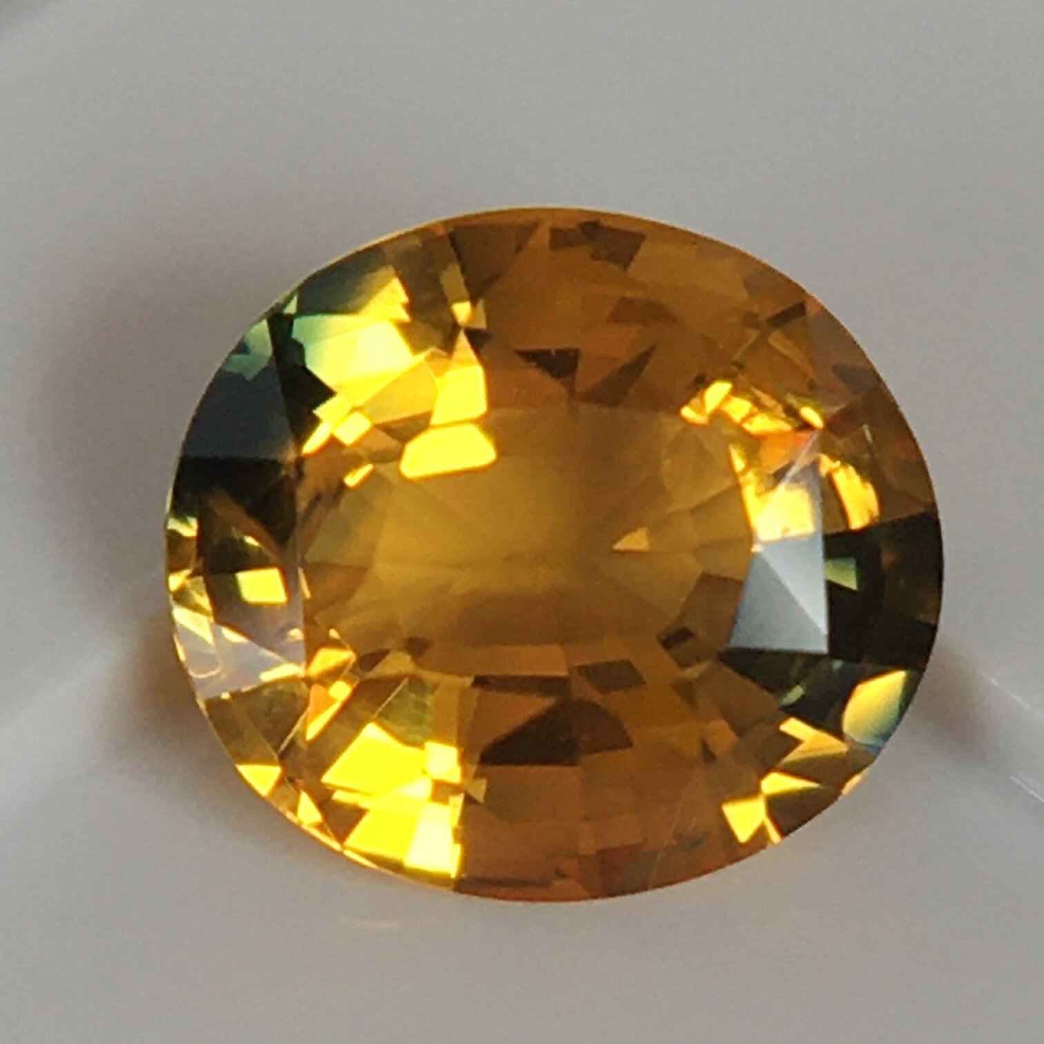 宝石&逸品 SHA CEYLONのイエローサファイア バイカラー マダガスカル産 1.09ct 鑑別書付 グリーンイエローサファイア グリーンサファイア ルース 新品 大粒 高級 セレブ ジュエリー加工におすすめ ネックレス リング 指輪 通常の加熱処理有 Y16｜アングル3
