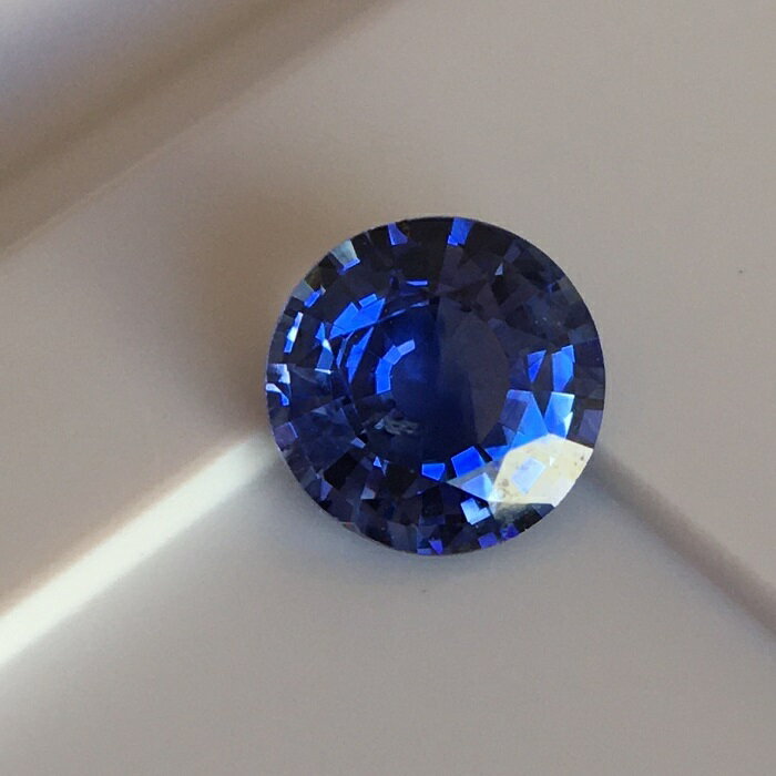 ブルーサファイア 0.88ct 鑑別書付　スリランカ産 大自然 ルース セレブ 新品 大粒 高級　エンゲージリング 結婚指輪 バイザヤード 両吊り ネックレス ブレスレット 記念ジュエリー 通常の加熱処理有 B16【Special Price】