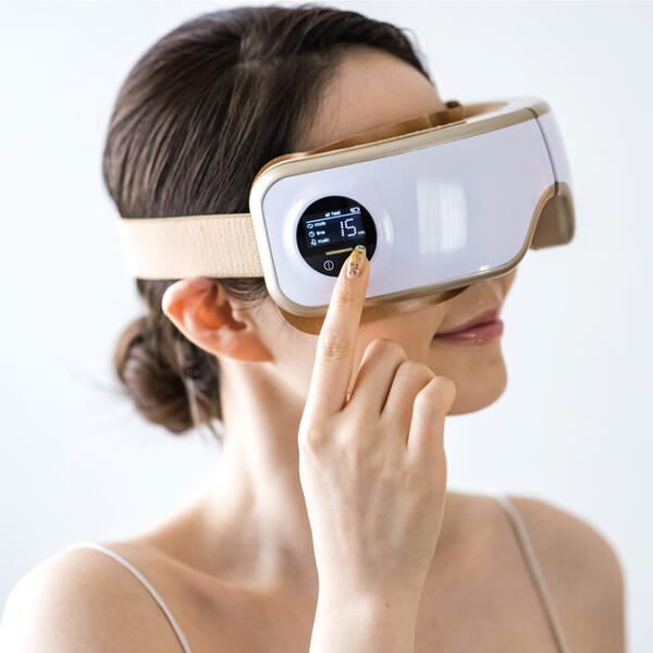 アイマッサージャー ラルーナ エアーアイマスク 煌めきゴールド EMR0208 La Luna 目元 マッサージ 目元エステ 目 マッサージ機 目元ケア リラックス ギフト プレゼント 女性 男性 誕生日 美容 健康家電 お返しのサムネイル