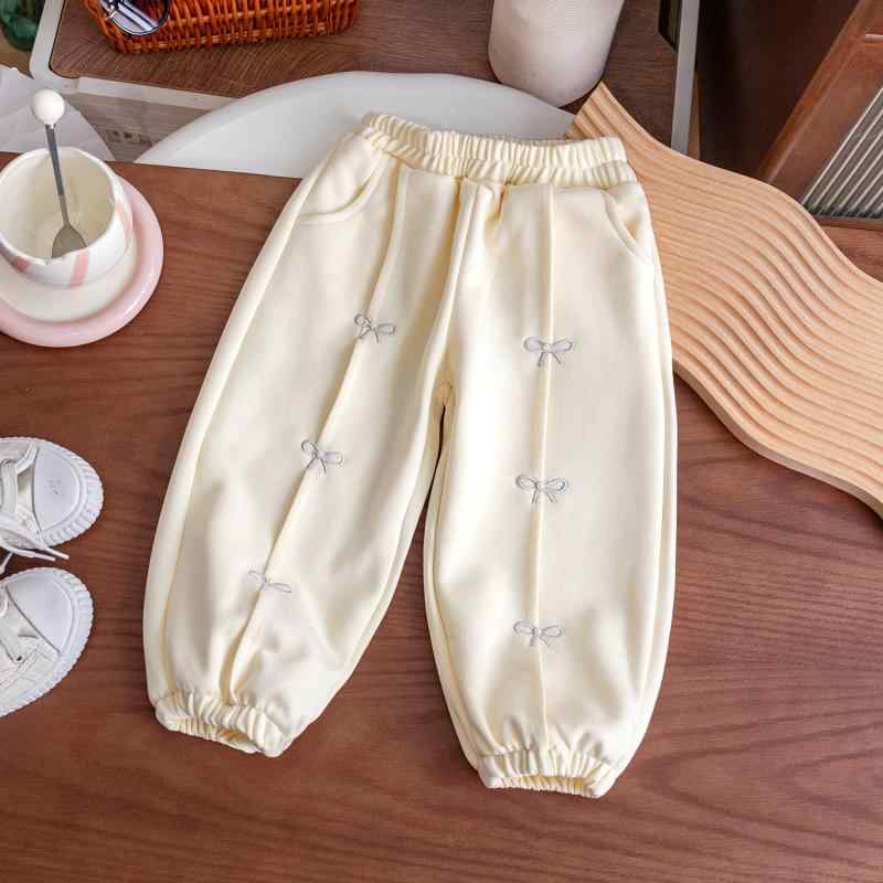 子供服 スウェットパンツ 女の子 長ズボン 韓国風 バタフライ 刺繍 裾絞り カジュアルパンツ キッズ ズボン ボトムス 綿 無地 春秋 90cm 100cm 110cm 120cm 130cm 140cm
