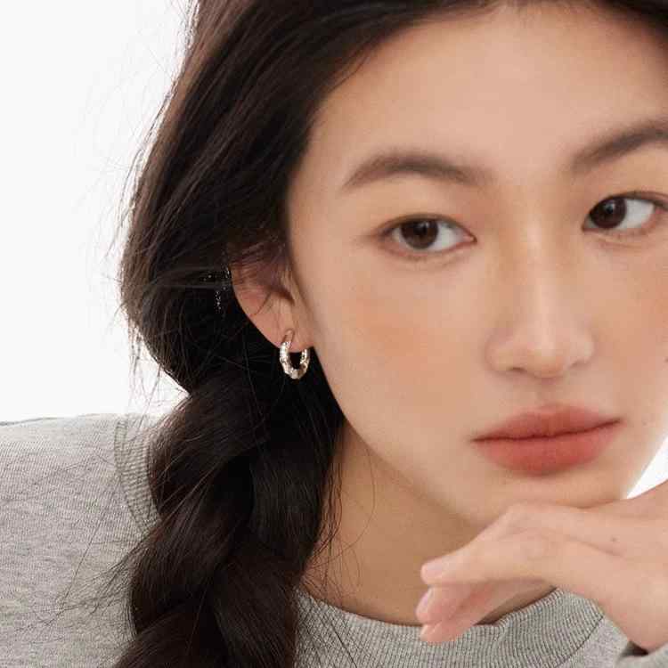 ピアス レディース 高見え ジルコニア フープピアス イヤリング 電気メッキ加工 幾何学模様 個性的 トレンド アクセサリー