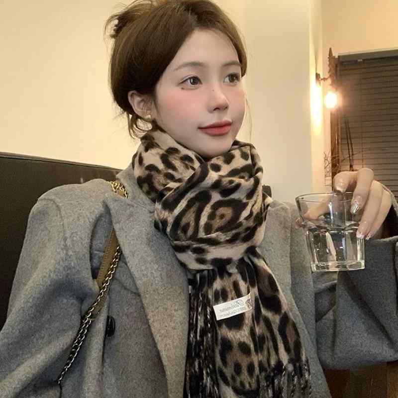 マフラー レディース 秋冬 ヒョウ柄 ストール 暖かい 快適 柔らかい 防寒 ショール ひざ掛け 韓国ファッション 豹柄 グレー ベージュ ポリエステル