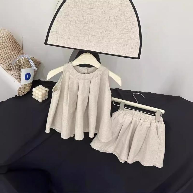 ][・対象: 女の子・スタイル: 韓国風・セット内容: トップス、パンツの2点セット・対象年齢: 3～8歳 (100～140cm)・袖丈: ノースリーブ・パンツ丈: ショートパンツ・生地加工: 柔らかい・厚さ: 普通・柄: 無地・素材: 綿...