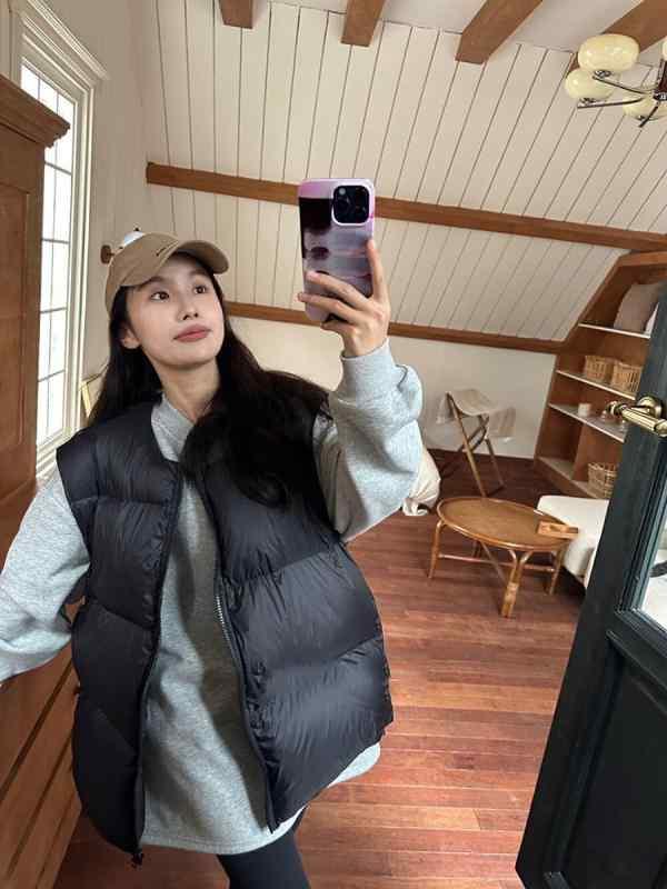 ・厚さ: 中程度・生地名: ポリエステル繊維・充填物: ホワイトダックダウン・主素材: ポリエステル・フィット: ゆったり・前立て: ジッパー・襟型: ラウンドネック・流行要素: ジッパー・着丈: ミドル丈 (50cm超65cm以下)・カラ...