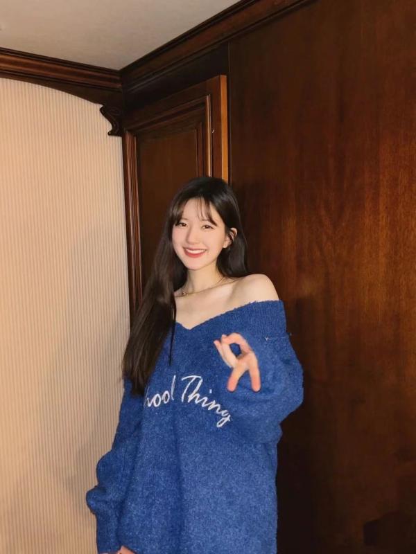 ニット レディース ジップアップ Vネック 肩出し 長袖 コットン混紡 幾何学柄 ルーズフィット チュニック丈 ブルー ホワイト系